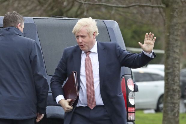 Хоћу да смршам, али нећу да постанем веган: Борис Џонсон не жели да се одрекне - сира!